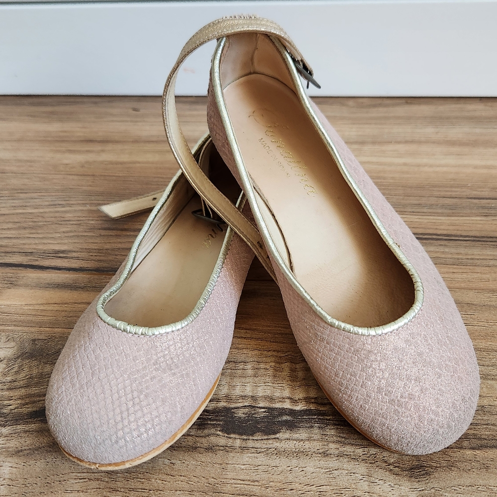 Elegant Beige Women's Flats